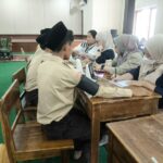 Kerja Sama dengan Puskesmas Jagakarsa, Al-Tsaqafah Gelar Cek Kesehatan Gratis bagi Santri
